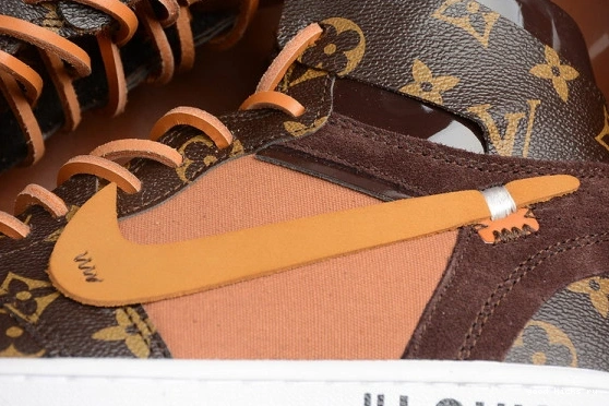 (WITH -LouiV CASE) JORDAN AIR AQ0818-158 AQ0818-158 O-W 1 0402